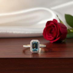 Women's Ring Liliana in 14K Yellow Gold, 0.16CTW Diamonds and 0.53 Carats Blue Sapphire